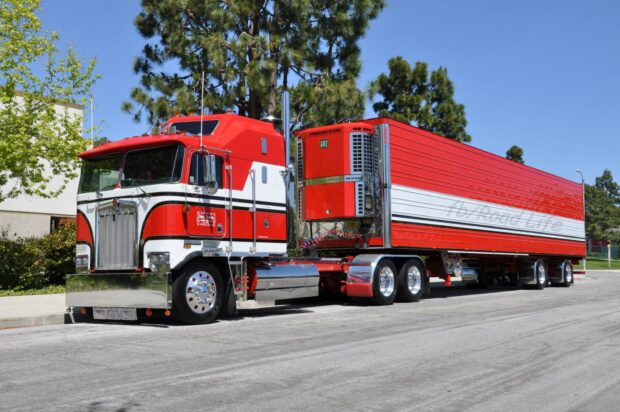 A red and white Kenworth truck is parked on a sunny street with trees in the background, HD Desktop Wallpaper