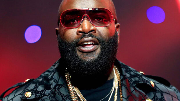 Rick Ross close up portrait with sunglasses and gold chains on stage, HD Desktop Wallpaper