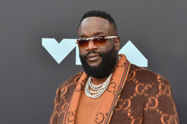 Rick Ross in a brown Gucci coat wearing several layered chains and orange sunglasses, HD Desktop Wallpaper