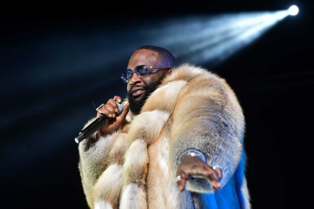 Rick Ross wallpapers showing him singing with a microphone and spotlight behind, 2K Desktop Wallpaper
