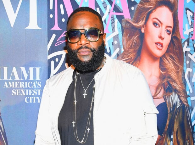 Rick Ross wears sunglasses and layered necklaces at event, HD Desktop Wallpaper