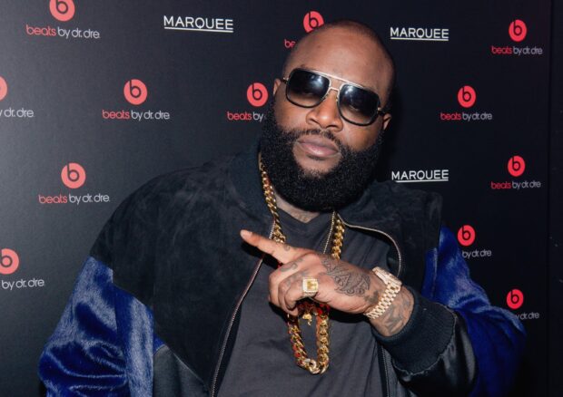 Rick Ross wears sunglasses and jewelry at a music event, 2K PC Wallpaper