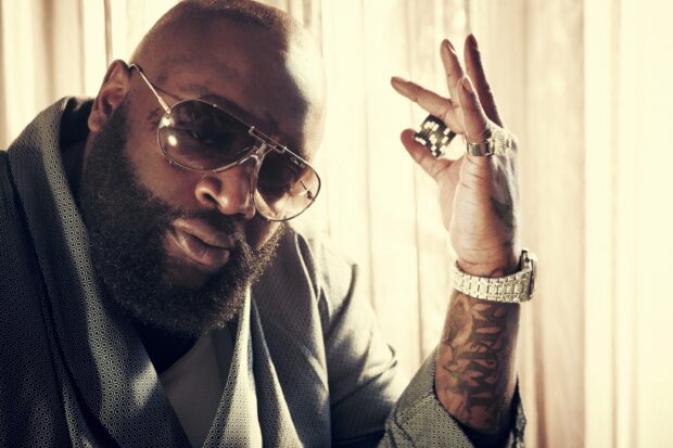 Rick Ross wearing sunglasses and holding poker chips in hand, 2K Desktop Wallpaper