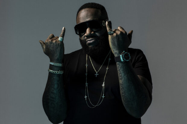 Rick Ross wearing dark sunglasses and multiple chains while making hand gestures, HD Desktop Wallpaper