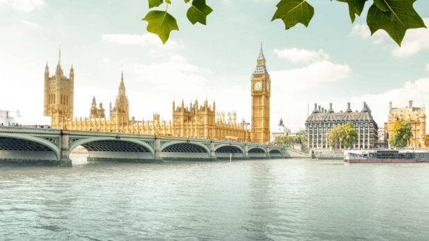 A scenic view of the River Thames with Big Ben and Westminster Palace in London, HD Desktop Wallpaper