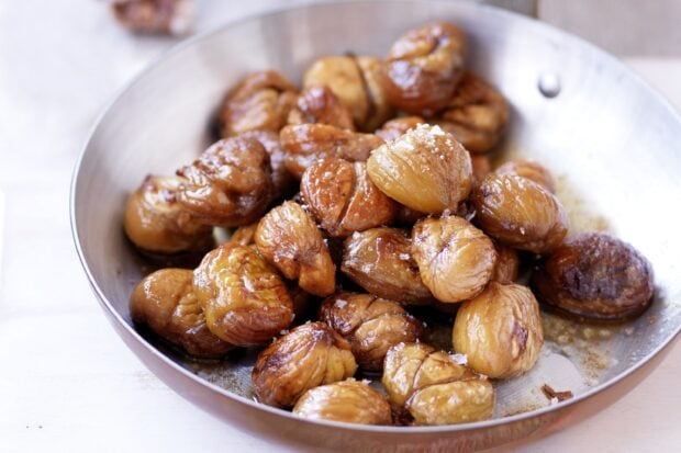 Roasted chestnuts are piled in a metal pan ready to eat, 2K Desktop Wallpaper