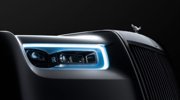The Rolls Royce Phantom features a striking illuminated front headlight design with a glossy black grille, 4K Desktop Wallpaper