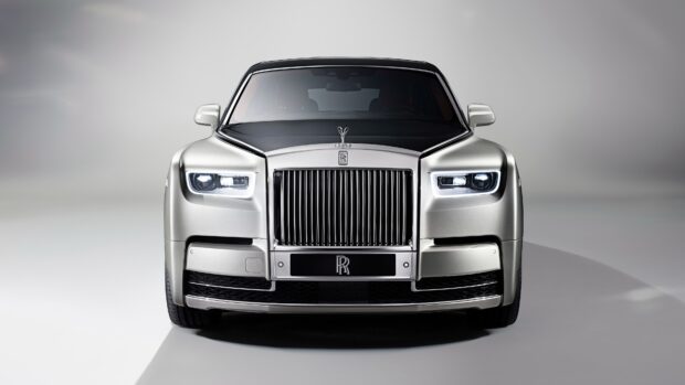 Rolls Royce Phantom showcases its front grille and headlights in a studio setting, 4K Desktop Wallpaper
