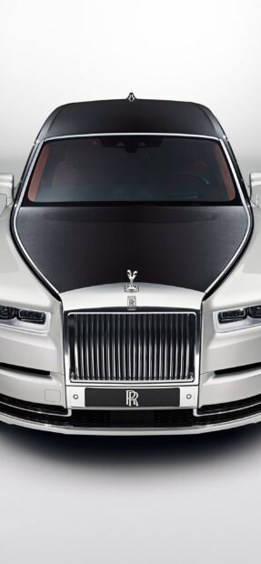 A close up view of the Rolls Royce Phantom front grille and hood ornament, 2K Mobile Wallpaper