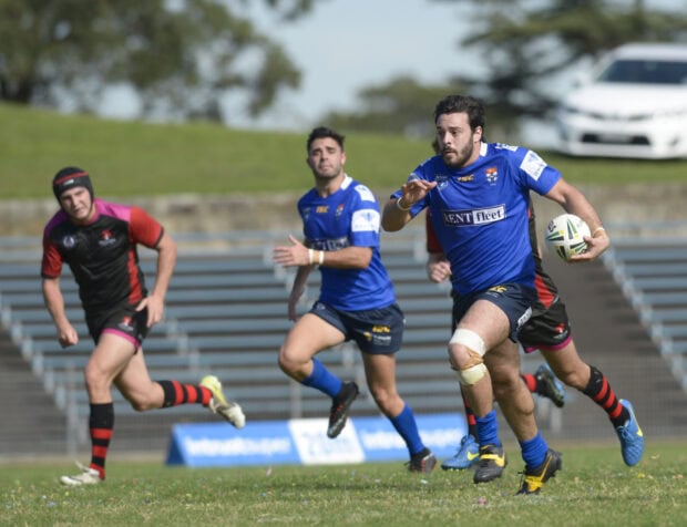 Rugby league players compete intensely during a match on the field, 2K Desktop Wallpaper
