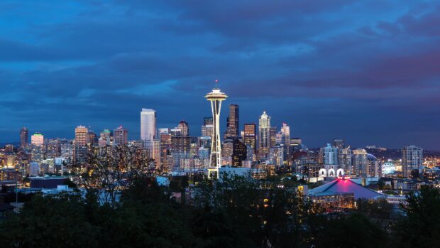 The Seattle skyline at dusk features the iconic Space Needle and illuminated buildings, 4K Desktop Wallpaper