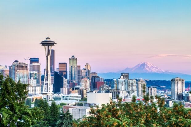 The Seattle skyline features the iconic Space Needle with Mount Rainier in the background, 2K Desktop Wallpaper