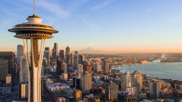 The Seattle skyline features the Space Needle with Mount Rainier in the background, HD Desktop Wallpaper
