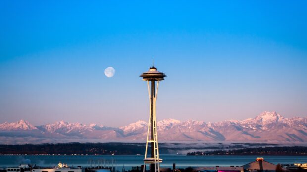 The Seattle skyline features the iconic Space Needle with snowy mountains and a full moon in the background, 4K Desktop Wallpaper