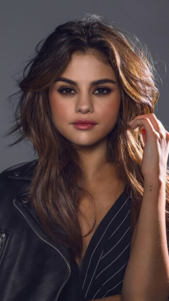 Selena Gomez wallpapers featuring a close up portrait with soft lighting, 2K Mobile Wallpaper