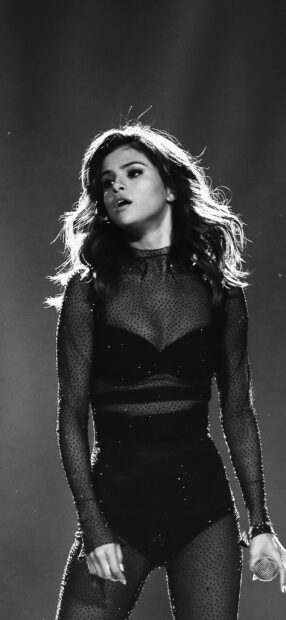 Selena Gomez Wallpapers captured during a live performance in a stylish outfit, 2K Phone Wallpaper