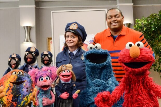 The sesame street cast is posing together inside a room with a painting in the background, HD Desktop Wallpaper