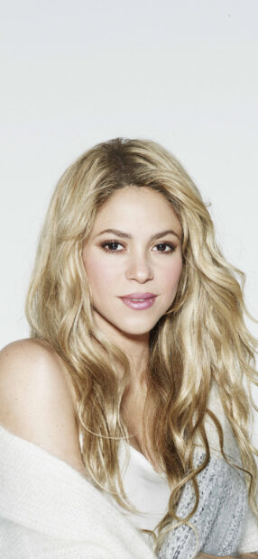 A close up portrait of Shakira with blonde hair and soft makeup, 2K Phone Wallpaper