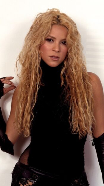 Shakira is wearing a black outfit and looking at the camera, HD Mobile Wallpaper