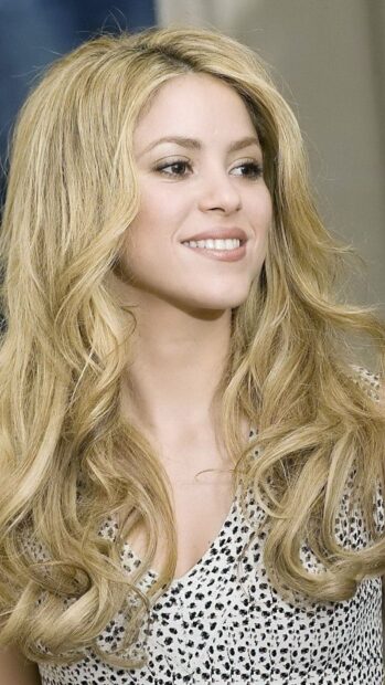 Shakira Wallpapers featuring a close up of a woman with wavy blonde hair smiling, HD Phone Wallpaper