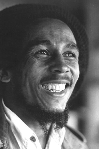 A close up of Bob Marley smiling warmly in black and white, 2K Mobile Wallpaper