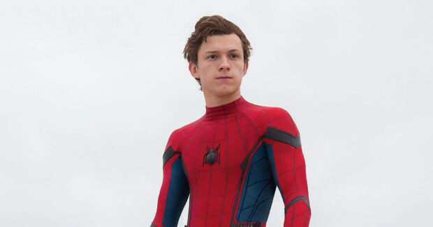 Tom Holland as Spider Man stands ready in his red and blue suit, 2K Desktop Wallpaper