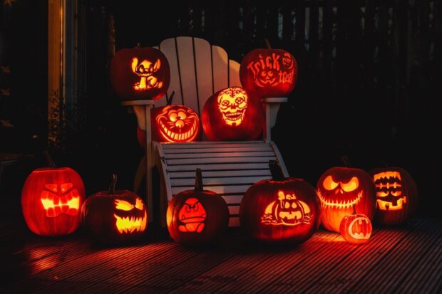 Glowing Halloween pumpkins with various scary designs on a dark night, HD Desktop Wallpaper