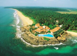 A coastal resort surrounded by tropical greenery in Sri Lanka Wallpapers, 2K Desktop Wallpaper