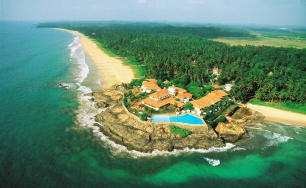 A coastal resort surrounded by tropical greenery in Sri Lanka Wallpapers, 2K Desktop Wallpaper