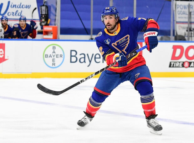 A St Louis Blues player skates and handles his hockey stick during a game, 2K Desktop Wallpaper