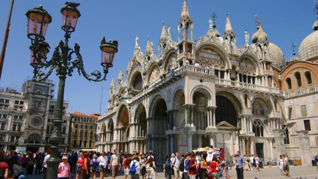 Tourists visiting St Marks Basilica in Venice on a sunny day, 2K Desktop Wallpaper