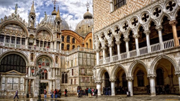 The architecture of St Marks Basilica is detailed with arches and statues, HD Desktop Wallpaper