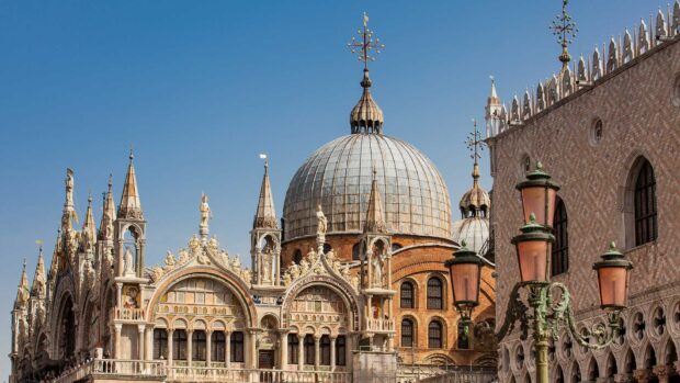 The detailed facade of St Marks Basilica with domes and statues under clear sky, HD Desktop Wallpaper