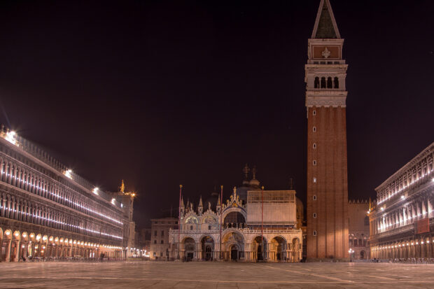 St Marks Basilica is beautifully illuminated in the heart of Venice at night, 2K Desktop Wallpaper
