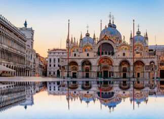 The St Marks Basilica is beautifully reflected in the water at sunset in Venice, HD Desktop Wallpaper