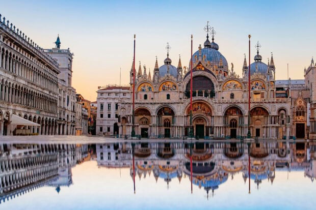 The St Marks Basilica is beautifully reflected in the water at sunset in Venice, HD Desktop Wallpaper