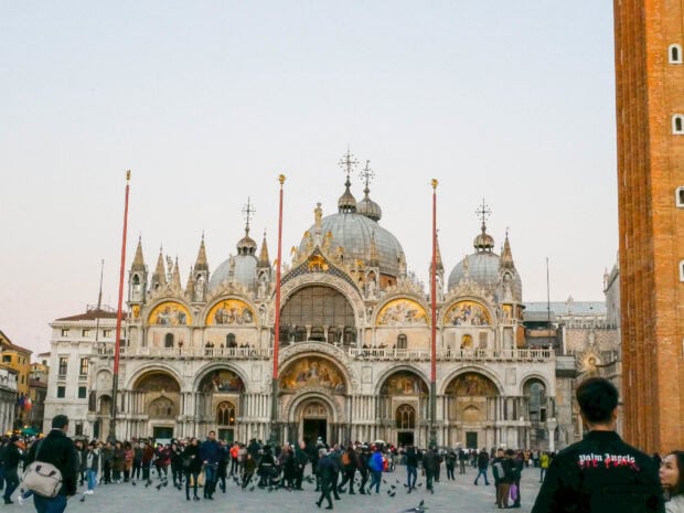 A crowd gathers in front of St Marks Basilica with detailed architecture, 2K Desktop Wallpaper
