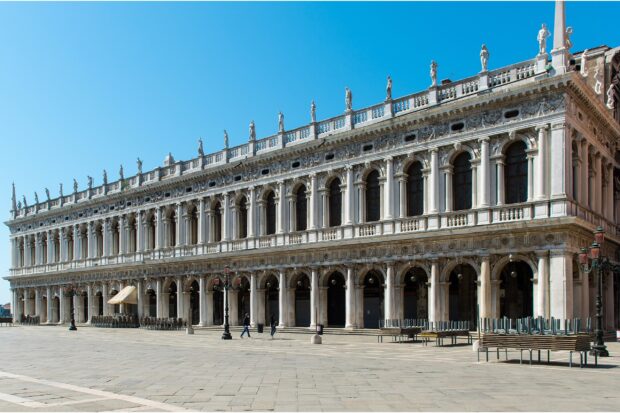 A clear view of the historic St Marks Square building with blue sky, 2K Desktop Wallpaper