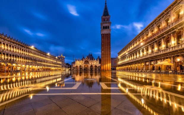 St Marks Square shows illuminated historical buildings under a blue evening sky, 2K Desktop Wallpaper