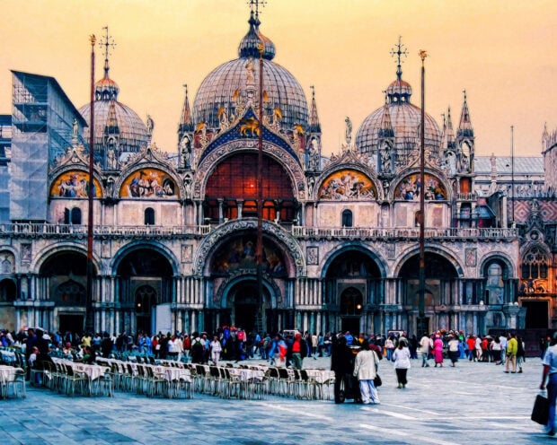 A crowd gathers in front of St Marks Square featuring its intricate domes and arches, HD Desktop Wallpaper