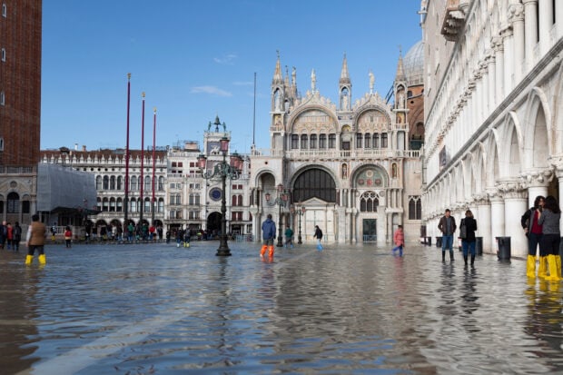 People walking through water in St Marks Square, HD Desktop Wallpaper