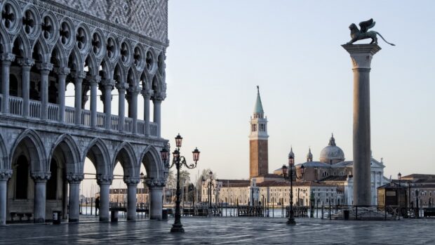 The view of St Marks Square with a tall column and historic buildings, HD Desktop Wallpaper