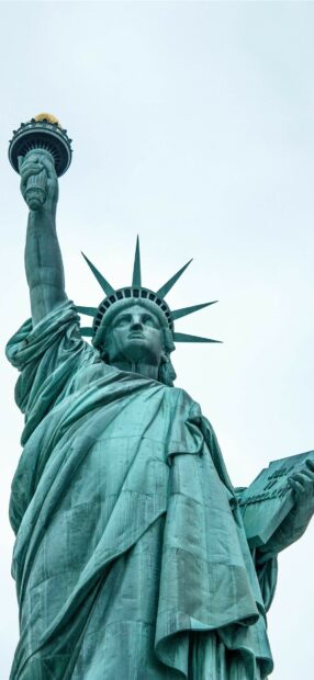 The Statue of Liberty stands tall holding a torch against the sky, HD Phone Wallpaper
