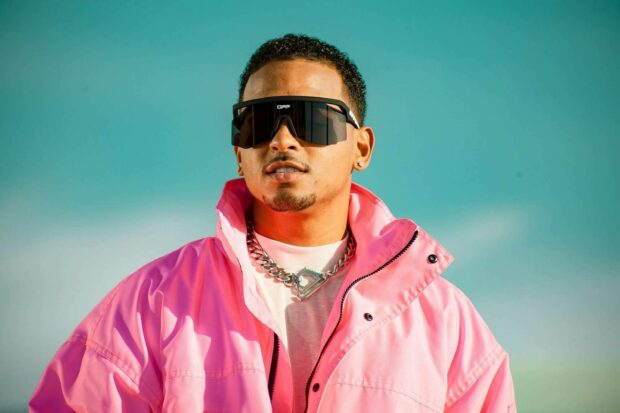 Ozuna Wallpapers featuring him wearing sunglasses and a silver chain, HD Desktop Wallpaper