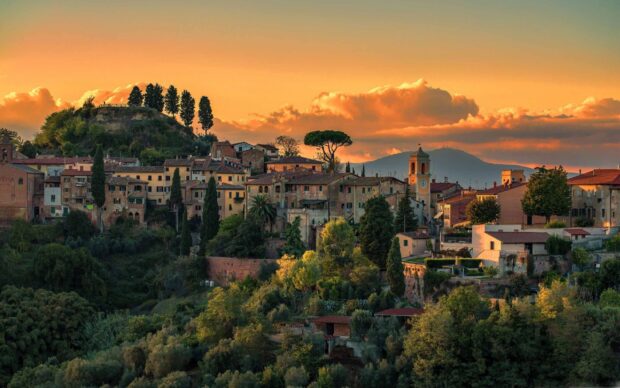 The Florence wallpapers show a beautiful sunset illuminating the historic town and lush greenery, 2K Desktop Wallpaper
