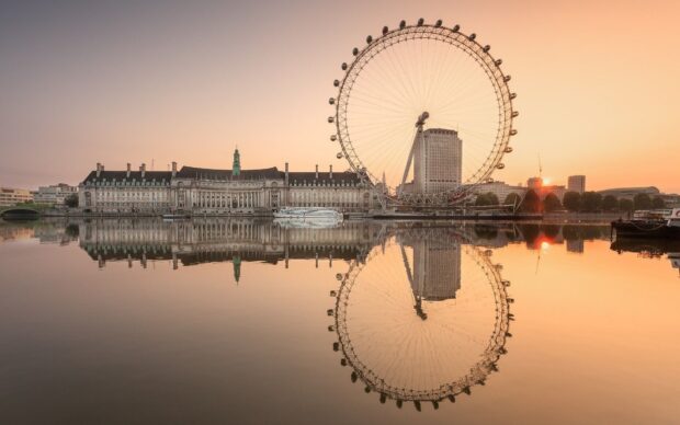 The River Thames Wallpapers reflect beautifully on the calm water at sunset, HD Desktop Wallpaper