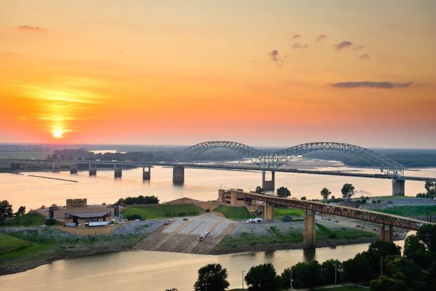 The Mississippi River shows a beautiful sunset view with a large bridge crossing the water, HD Desktop Wallpaper