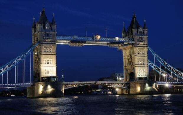 The River Thames shows the illuminated Tower Bridge crossing the river at night, 2K Desktop Wallpaper