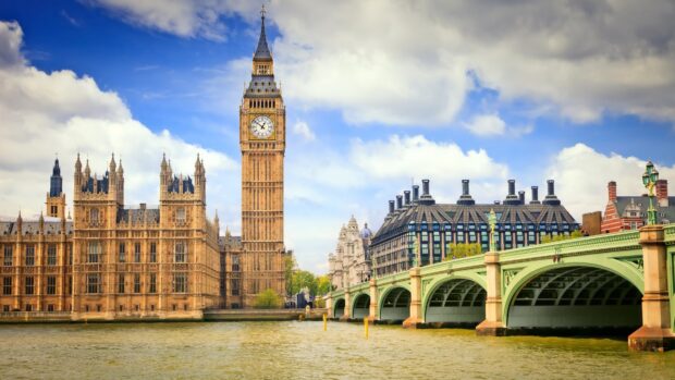 The River Thames flows past Big Ben and the Westminster bridge in London, 4K Desktop Wallpaper