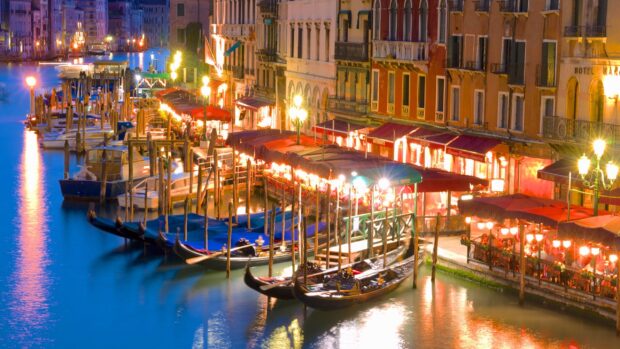 Trieste Wallpapers showing illuminated canal with boats along colorful buildings, 2K Desktop Wallpaper